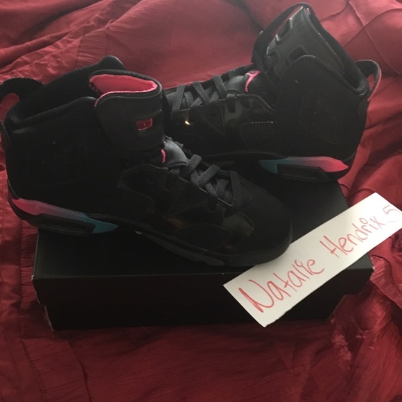 SZ 7 AIR JORDAN TUXEDO 11 & SZ 7 AIR JORDAN 6 - Picture 5 of 8